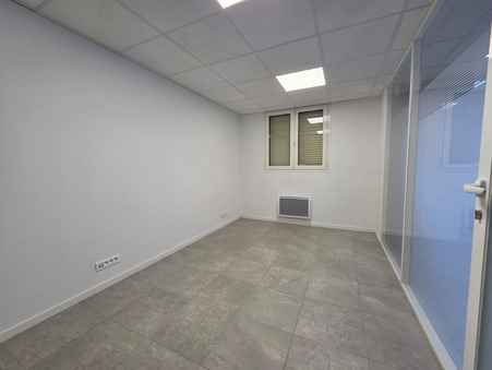 A vendre local commercial Pontault-Combault 77340; 582 000 € 