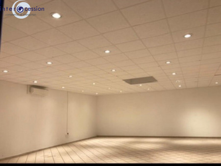 Local commercial 800 &euro;  sur Bletterans (39140) - Réf. DC3215