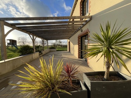 House sur Jallais ; € 319 550  ; A vendre Réf. MAIS 755-86488543