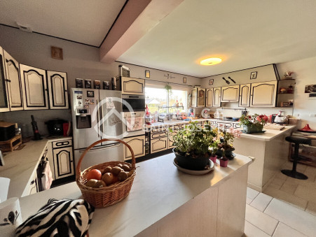 House &euro; 468 000  Réf. 7200 Yerville