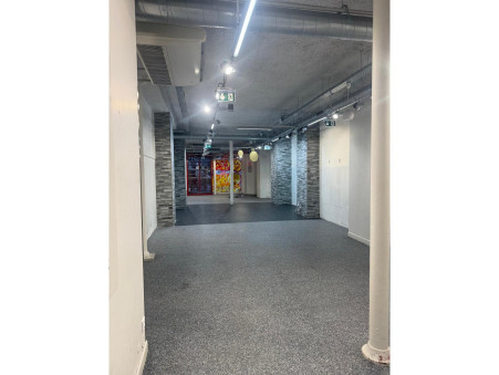 Local commercial sur Paris 10eme Arrondissement ; 10 000 &euro;  ; Location Réf. JUL33MAG