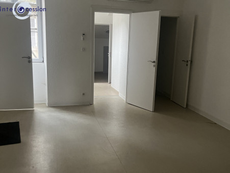 A louer local professionnel 1 300 &euro;  Dole