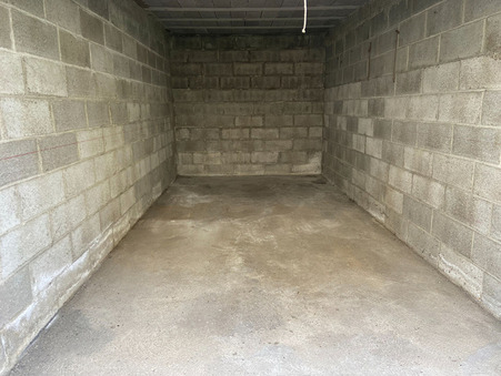 Parking 65 &euro;  sur Rennes (35000) - Réf. 1206-1