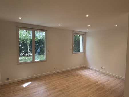 Local commercial 930 &euro;  sur Chantilly (60500) - Réf. 00075-003