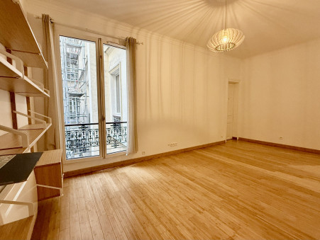 Appartement 2 100 &euro;  Réf. MON463 Paris 8eme Arrondissement