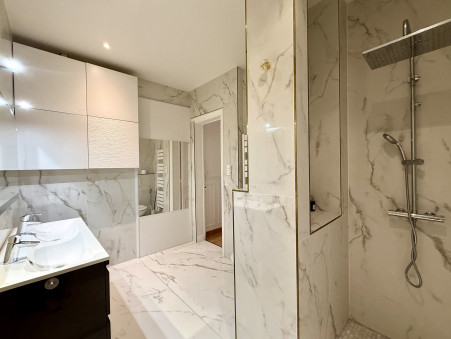 Appartement 2 100 &euro;  Réf. MON463 Paris 8eme Arrondissement