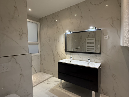 Appartement 2 100 &euro;  Réf. MON463 Paris 8eme Arrondissement