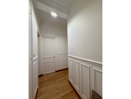 Appartement sur Paris 8eme Arrondissement ; 2 100 &euro;  ; A louer Réf. MON463