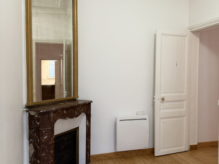 Appartement sur Paris 8eme Arrondissement ; 2 100 &euro;  ; A louer Réf. MON463