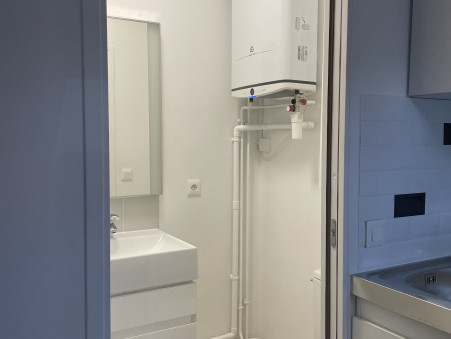 Appartement 800 &euro;  Réf. MON464 Paris 8eme Arrondissement