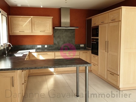 A vendre maison Saint-Christophe-Vallon 12330; 262 000 &euro; 