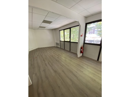 Location local professionnel Gardanne 13120; 420 € 