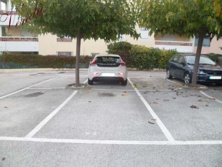 Vente parking 7 500 € Hyeres