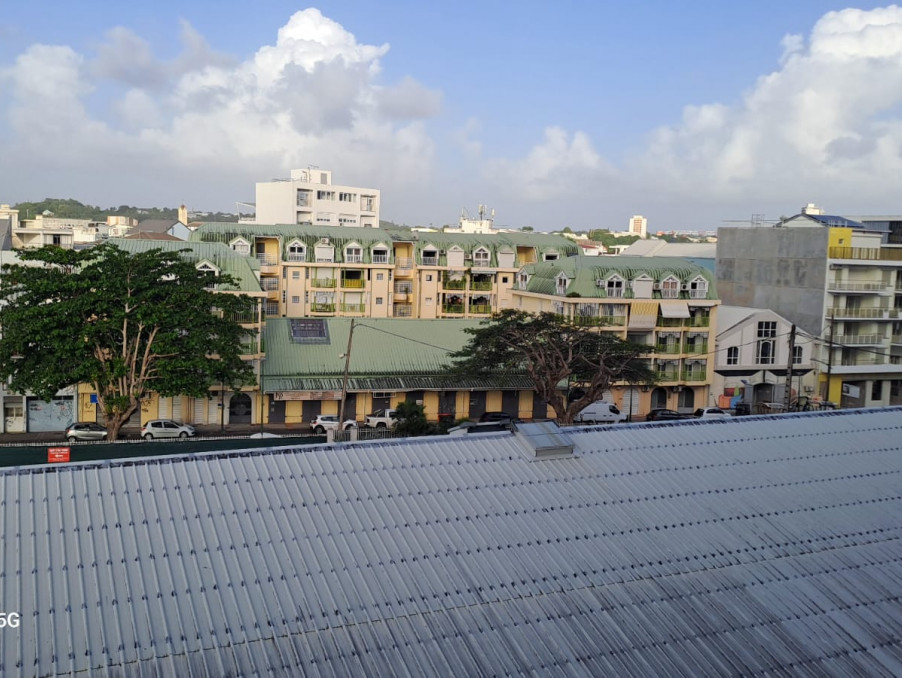 Vente local commercial 200 000 €  Pointe a Pitre