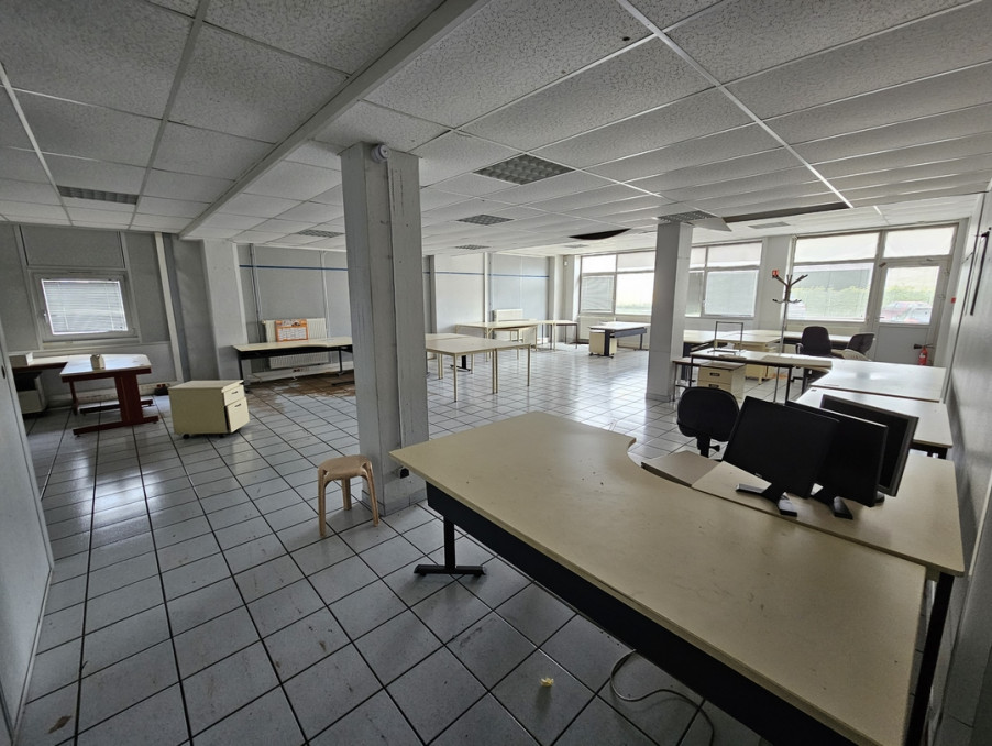 Local professionnel 514 500 €  sur Oyonnax (01100) - Réf. 1856