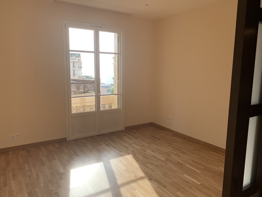 Appartement 5 750 €  Réf. 3Ploi887-Larouss Monaco