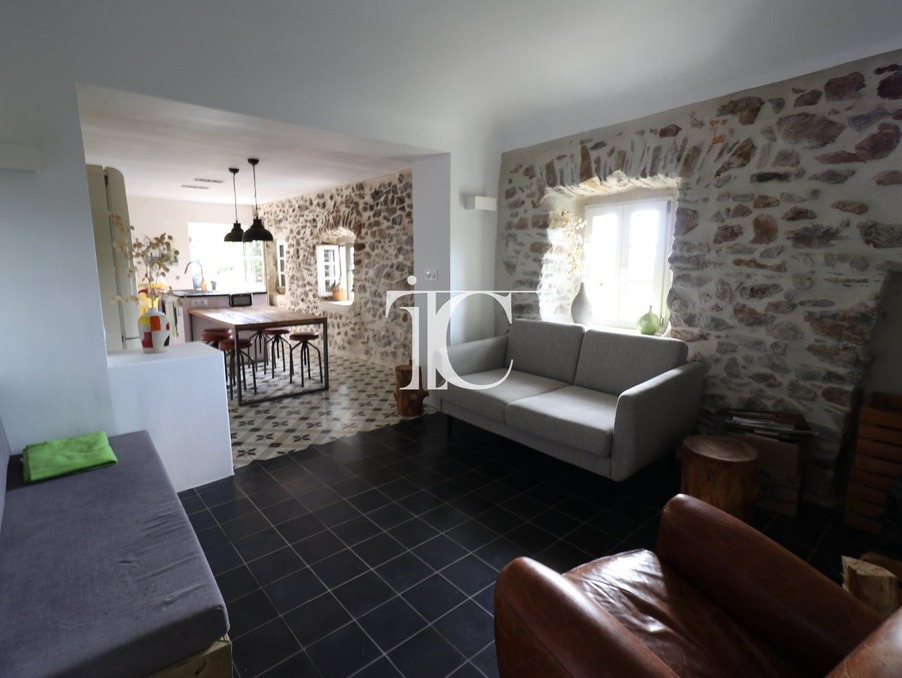 A vendre propriété St Florent sur Auzonnet 30960; 320 000 € 