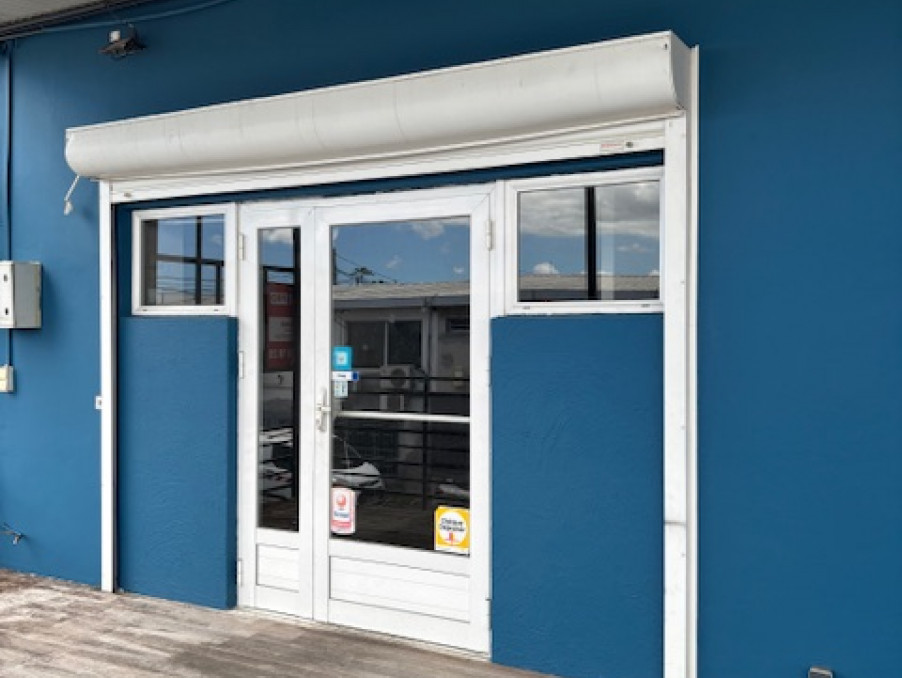 Local professionnel sur Baie Mahault ; 1 020 €  ; Location Réf. 731