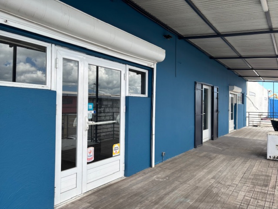Local professionnel 1 700 €  Réf. 732 Baie Mahault