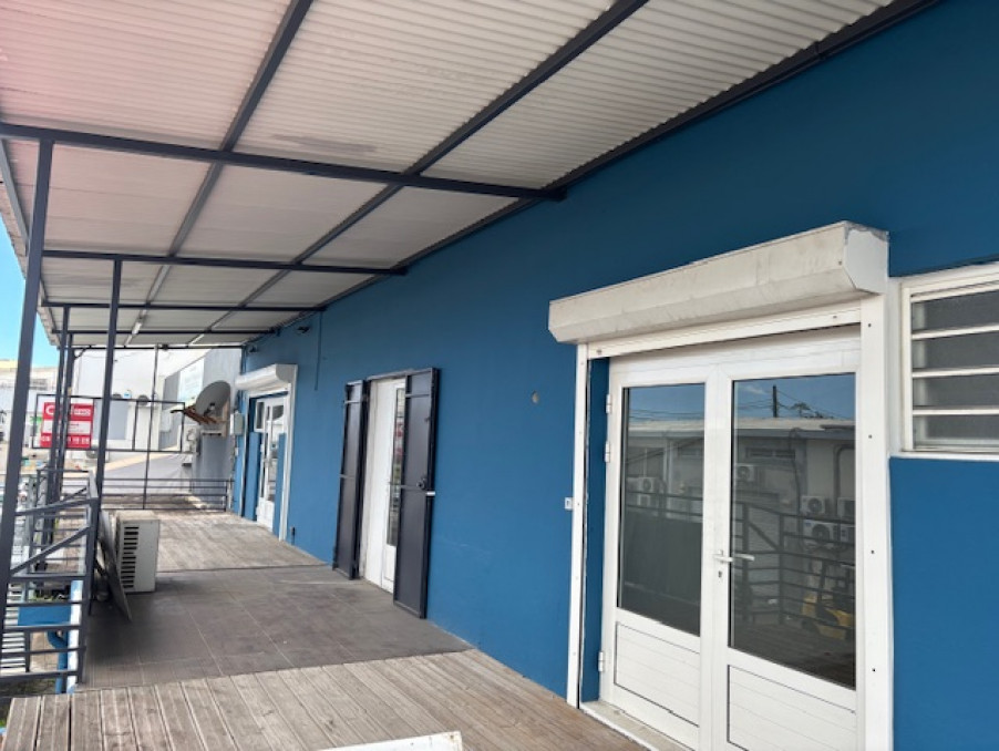 Local professionnel sur Baie Mahault ; 2 550 €  ; A louer Réf. 733