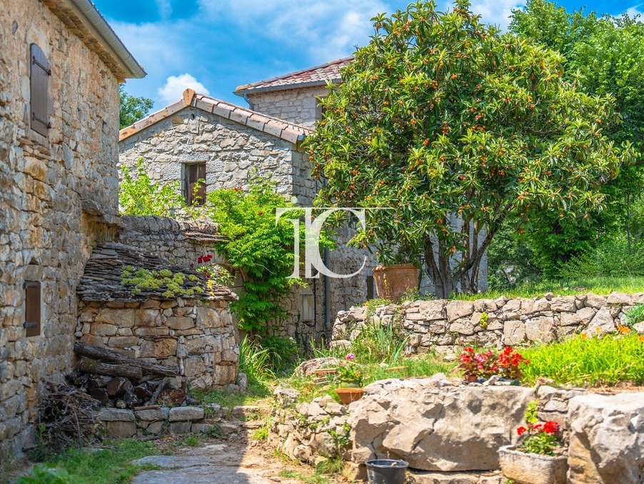Maison sur Les Vans ; 1 050 000 €  ; Achat Réf. 301375748-2503912
