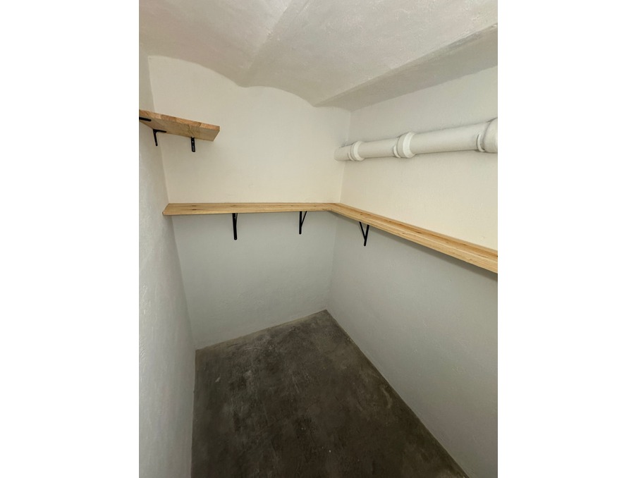 A louer local commercial Monaco 98000; 300 € 