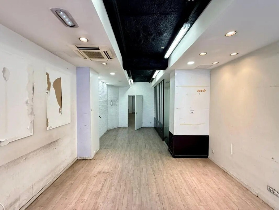 Local commercial 3 973 €  sur Paris (75015) - Réf. CLLCO360001917