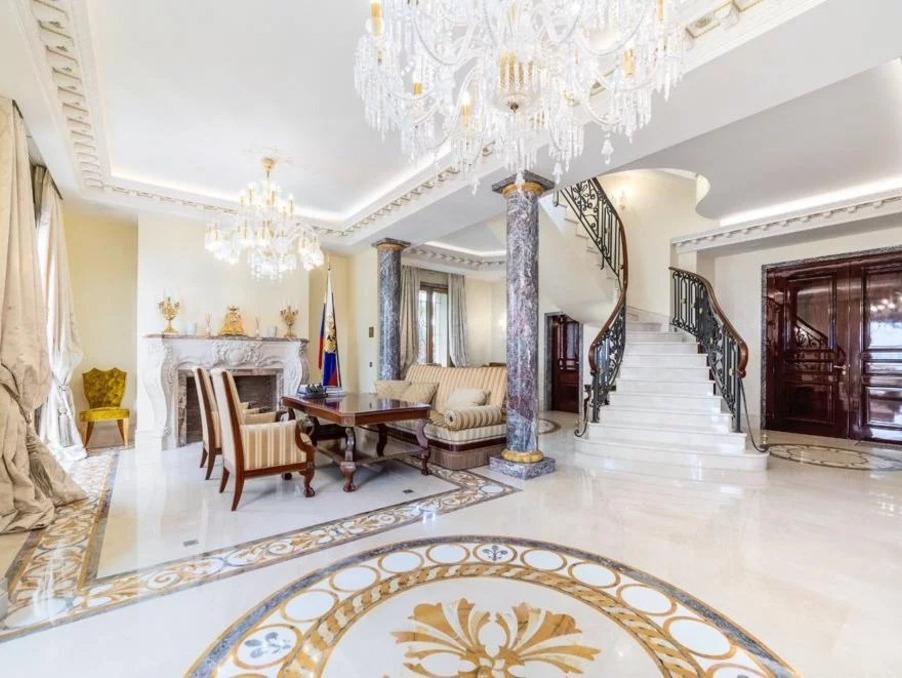 Maison sur Antibes ; 25 000 000 €  ; Vente Réf. 83782575