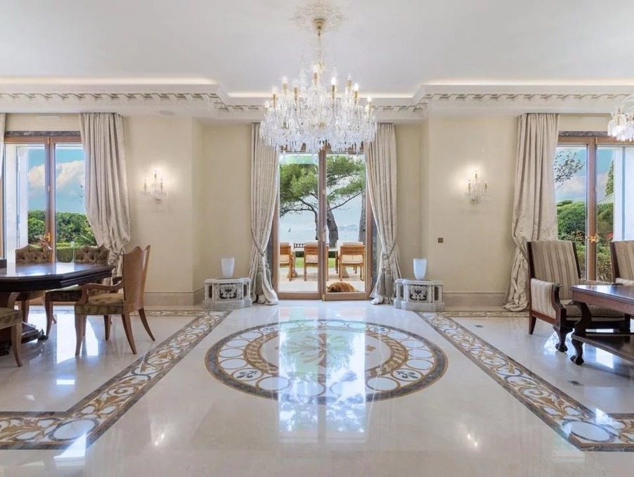 Maison sur Antibes ; 25 000 000 €  ; Vente Réf. 83782575