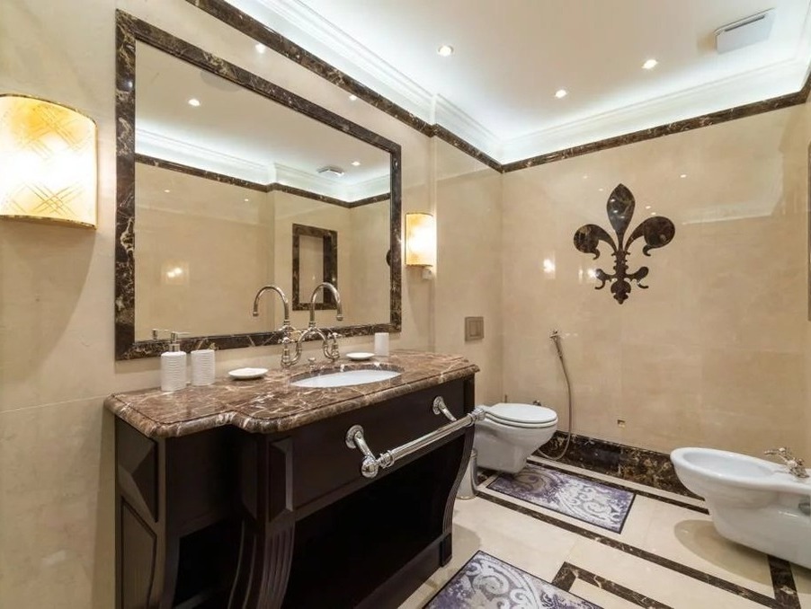 Maison 25 000 000 €  sur Antibes (06600) - Réf. 83782575