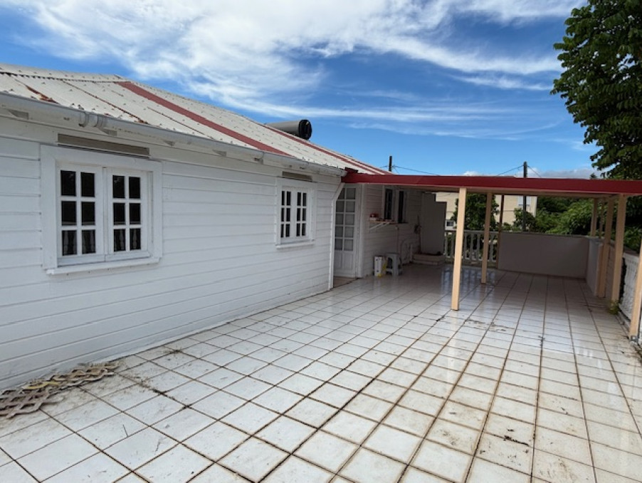 Appartement sur Ste Rose ; 850 €  ; A louer Réf. 752