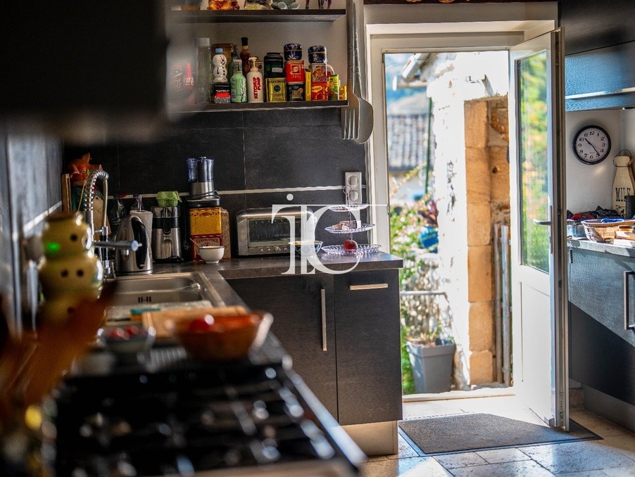 Maison 650 000 €  sur Les Vans (07140) - Réf. 301376261-25091036