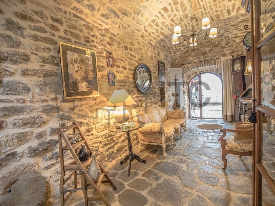 Maison sur Banne ; 1 230 000 €  ; A vendre Réf. 30137204-1809279