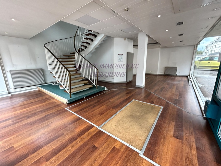 A louer local commercial 2 225 €  Vernon
