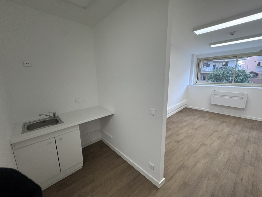Local professionnel 3 500 &euro;  sur Monaco (98000) - Réf. BUREAU-PANORAMA