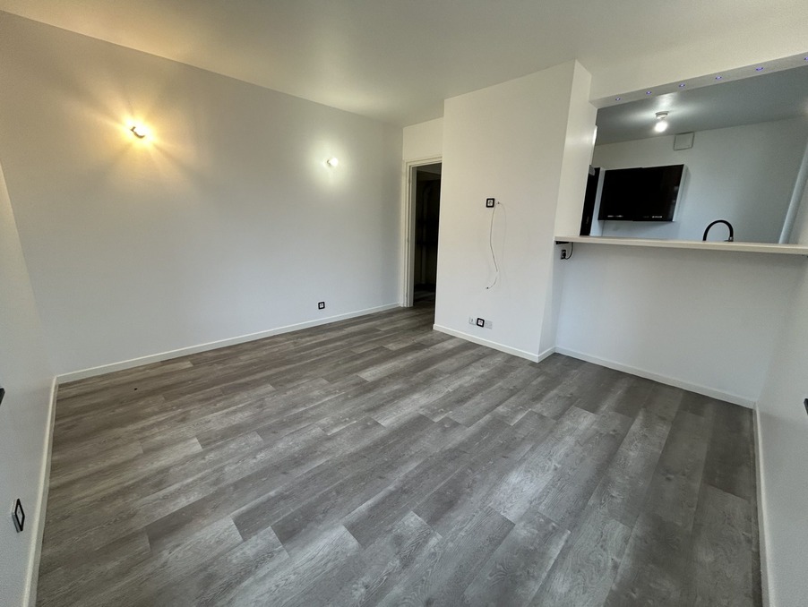 Appartement 715 &euro;  Réf. 625-DESJARDINS_625 Vernon