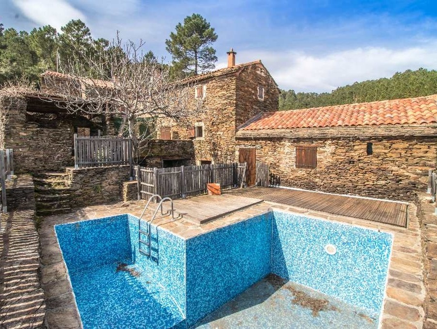 Vente maison 370 000 €  Banne