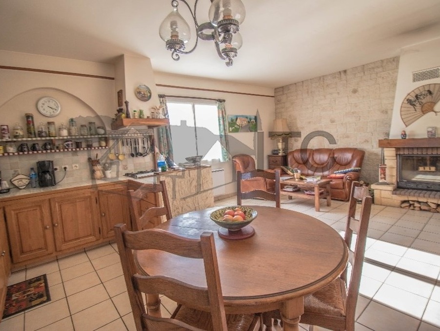 Maison sur Les Vans ; 230 000 €  ; Achat Réf. 301372145-180239