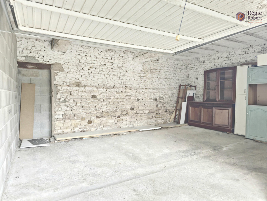 Maison sur Amberieux ; 1 170 €  ; A louer Réf. 271 T