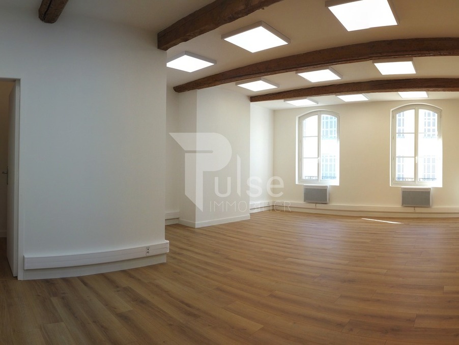 Local professionnel 1 180 €  sur Marseille 1er Arrondissement (13001) - Réf. 238