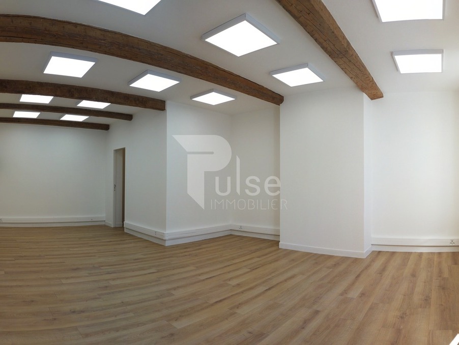 A louer local professionnel 1 180 €  Marseille 1er Arrondissement