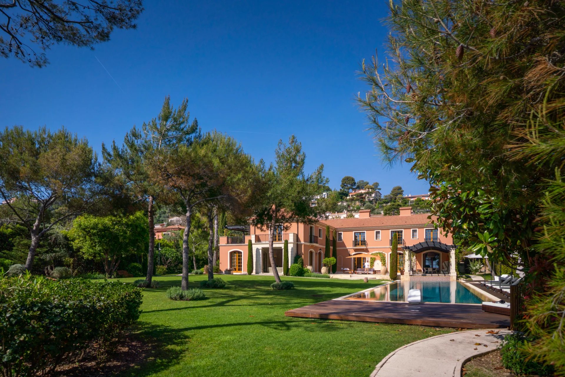 Maison sur Saint-Jean-Cap-Ferrat ; 231 000 €  ; A louer Réf. 1060