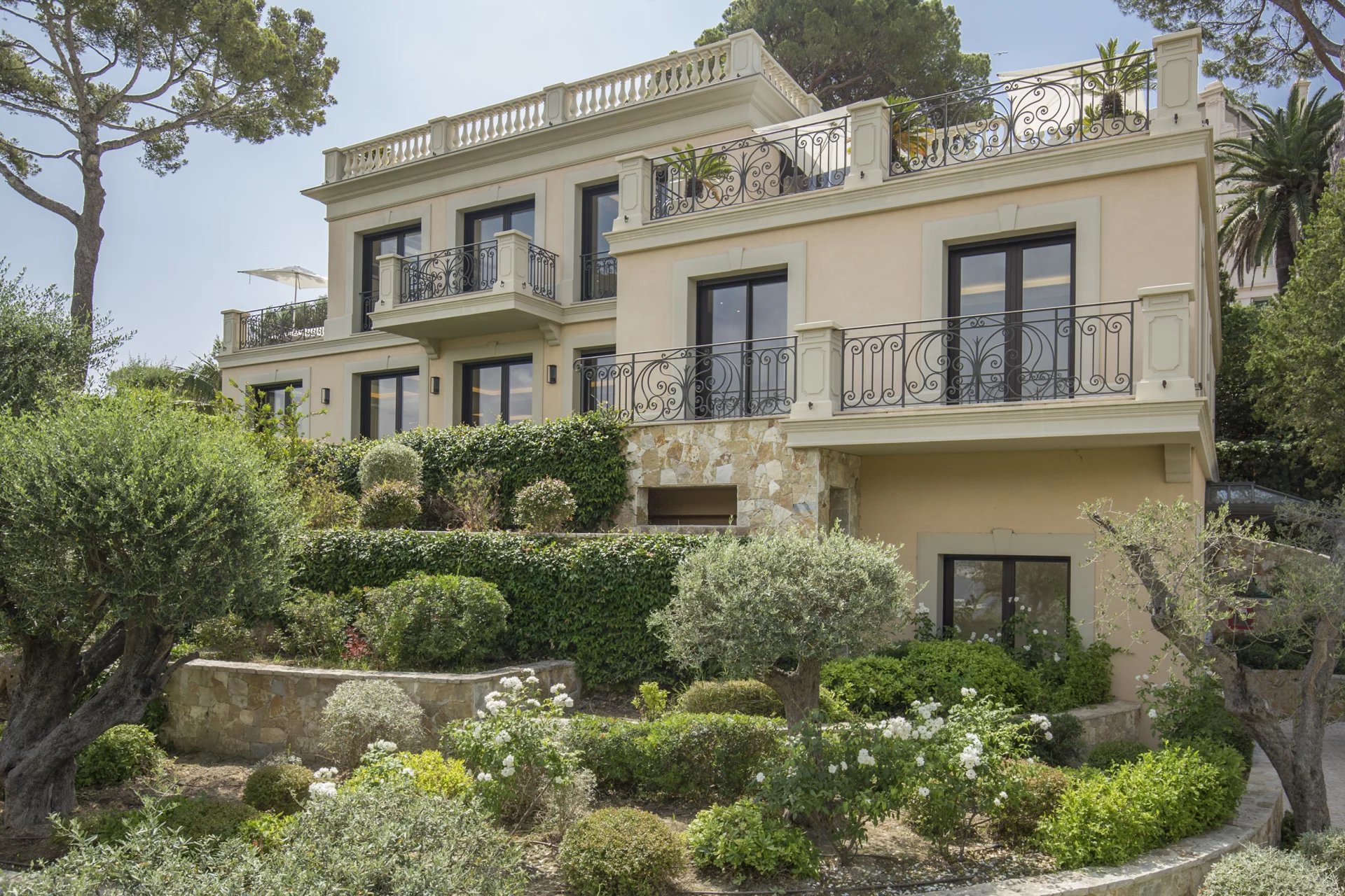 Maison sur Saint-Jean-Cap-Ferrat ; 123 000 €  ; Location Réf. 83602932