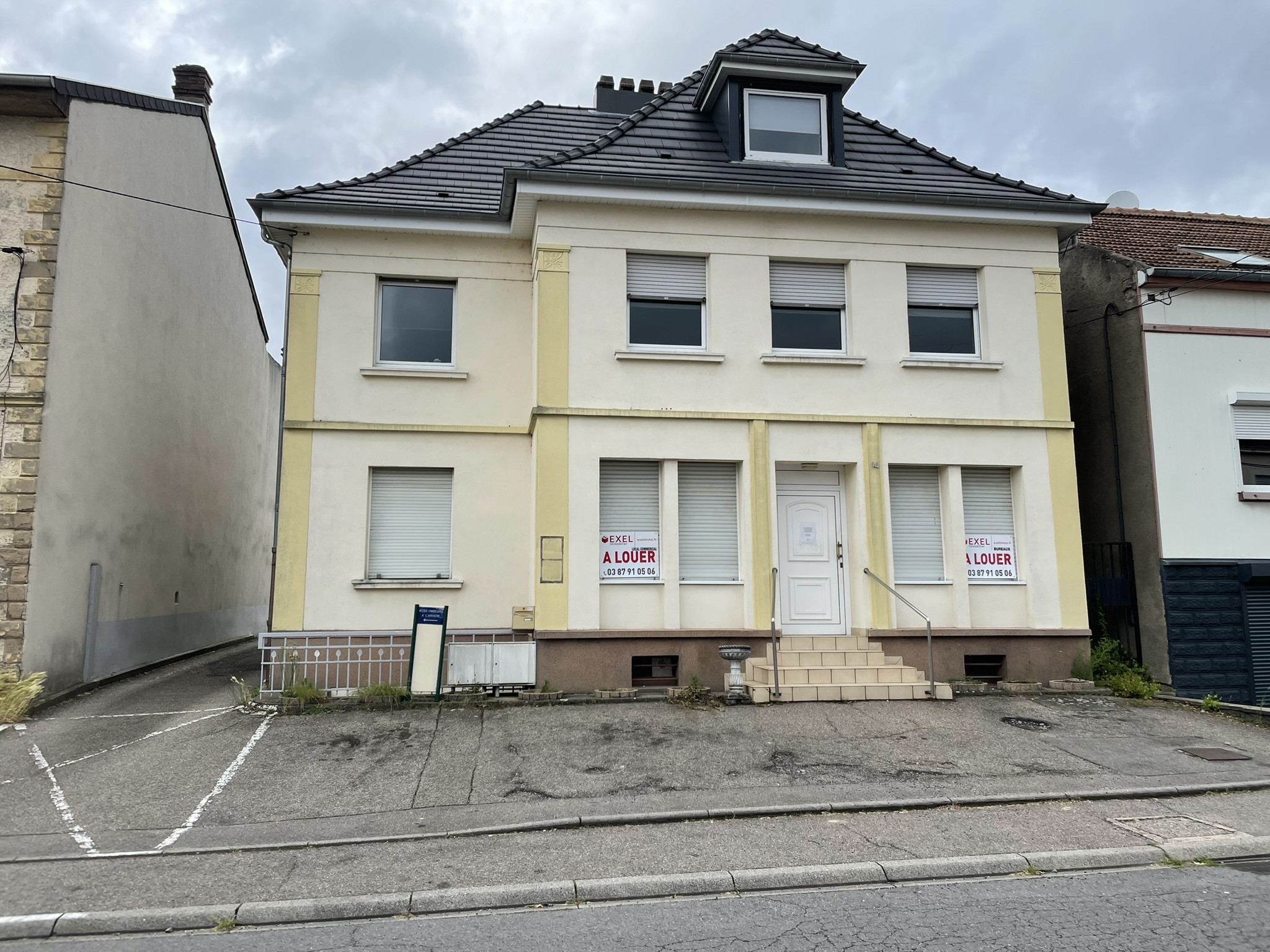 A louer local commercial 700 €  L'Hopital