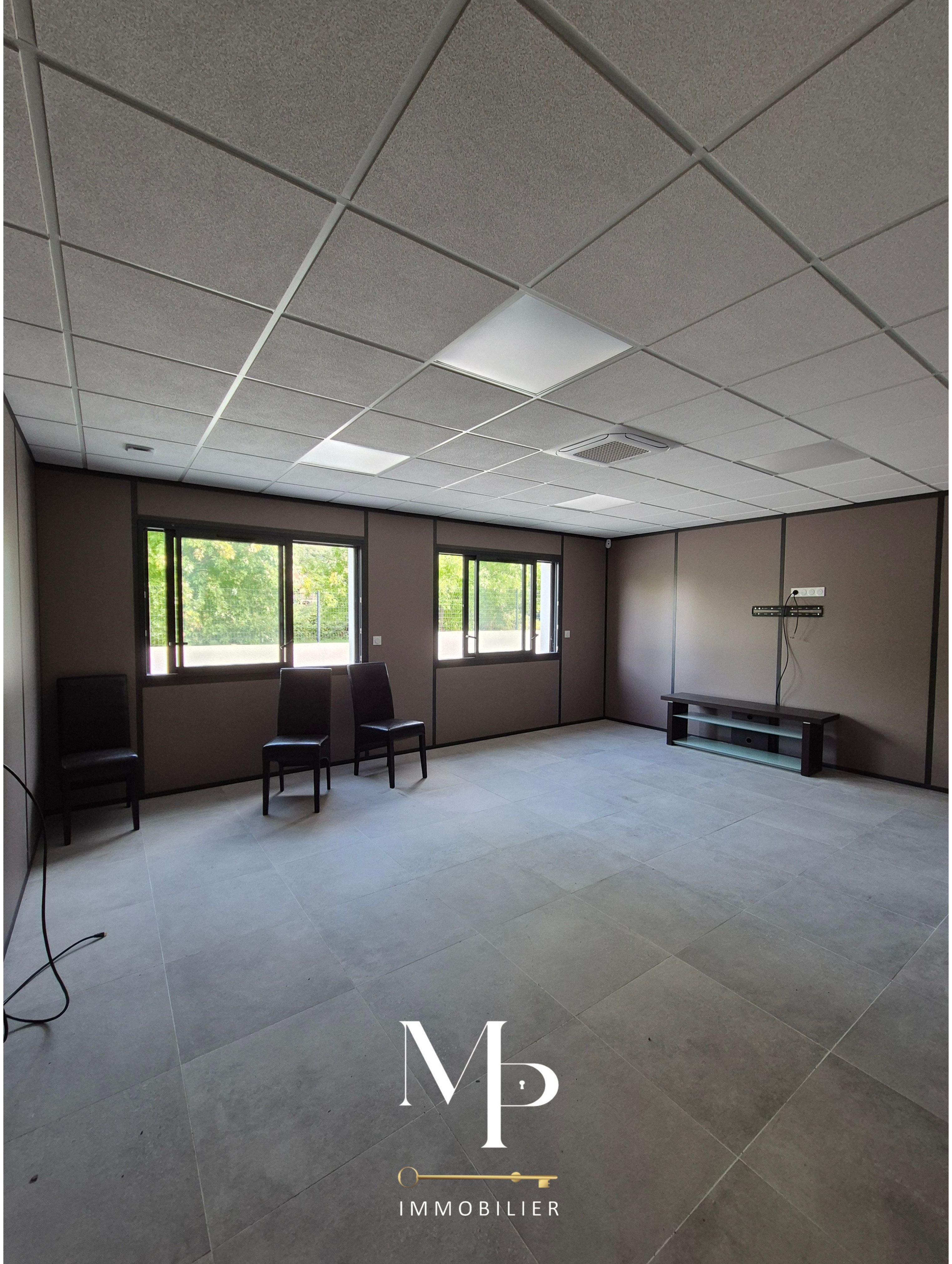 Local professionnel 450 000 €  sur Laveyron (26240) - Réf. MPI2