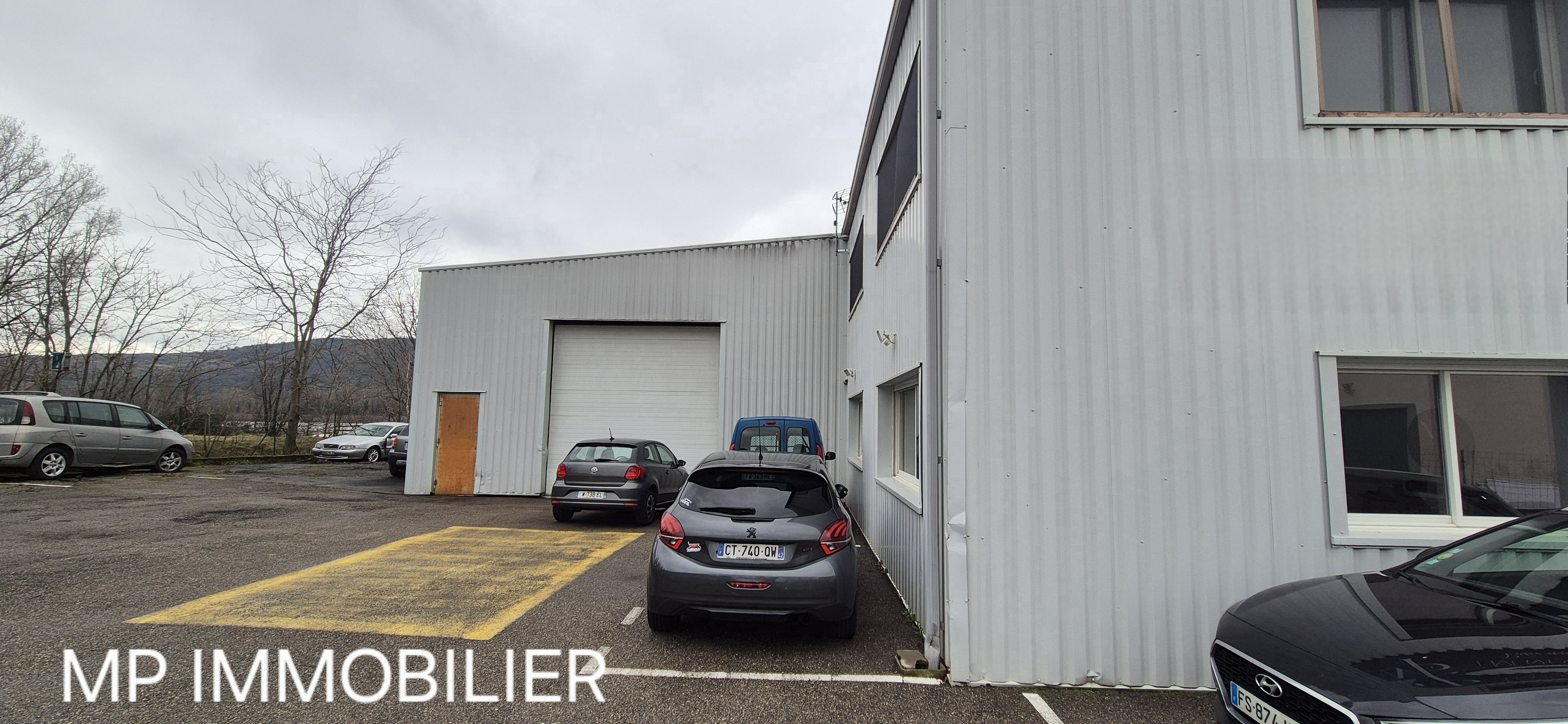 Vente entrepôt 600 000 €  Laveyron