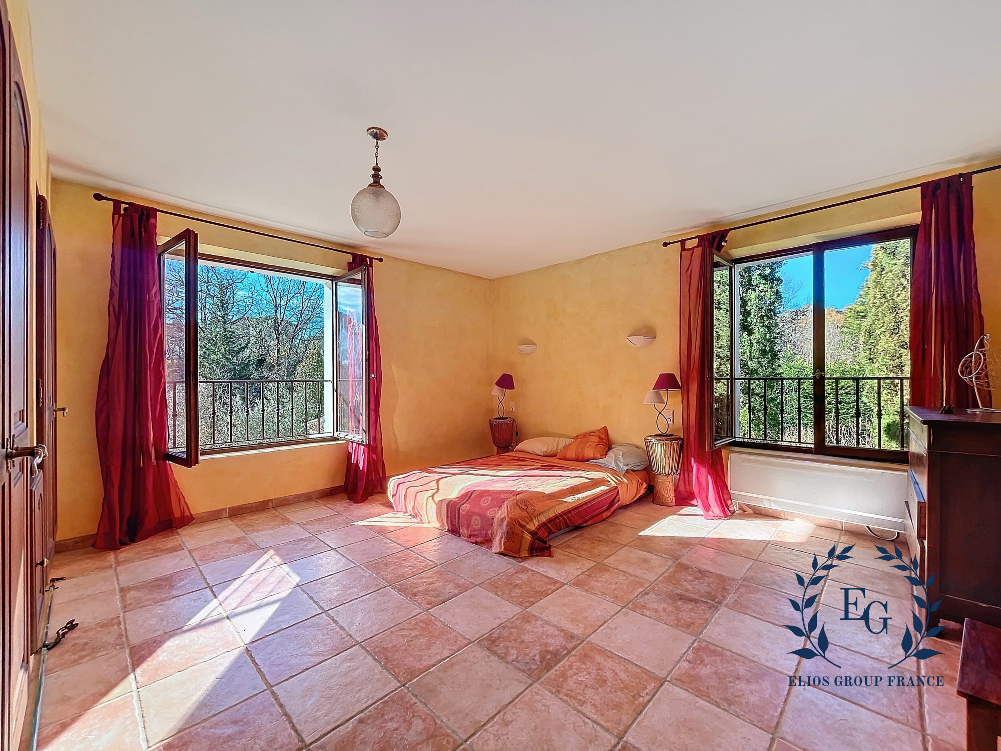 Maison sur Bagnols en Forêt ; 749 000 €  ; Vente Réf. 89-ELIOSGROUP1_89