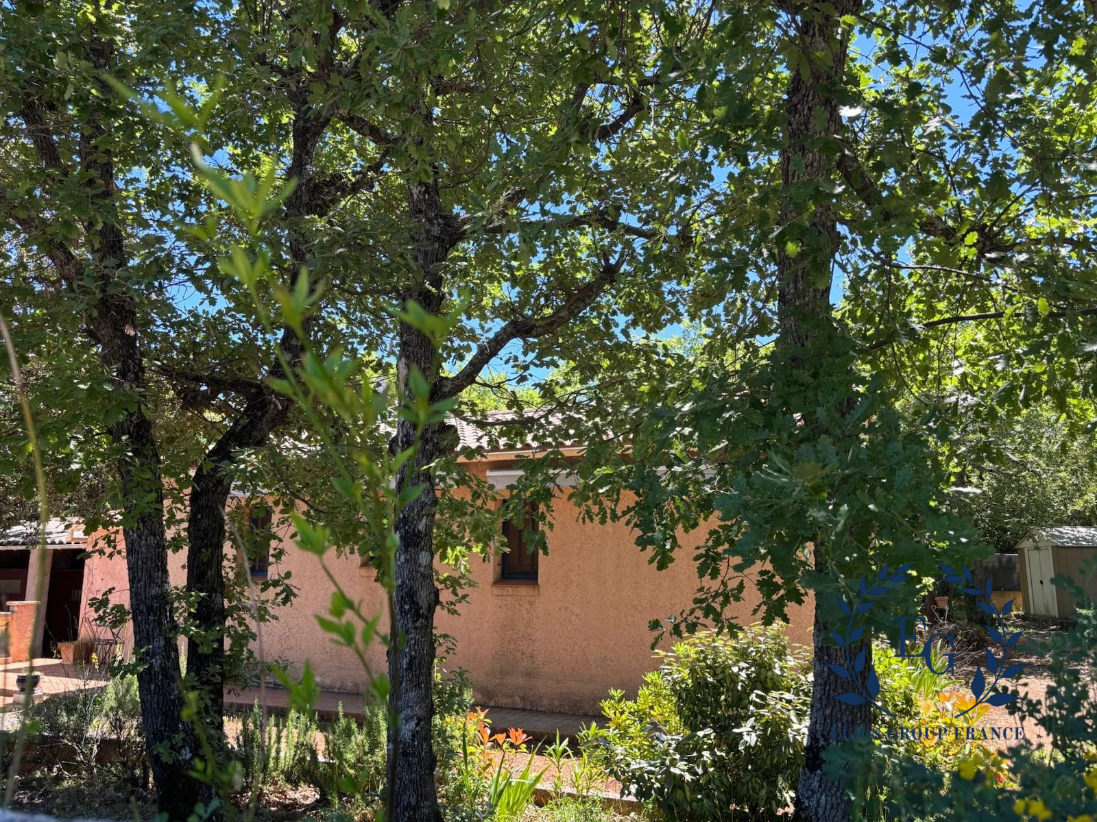 Vente maison 275 600 €  Régusse