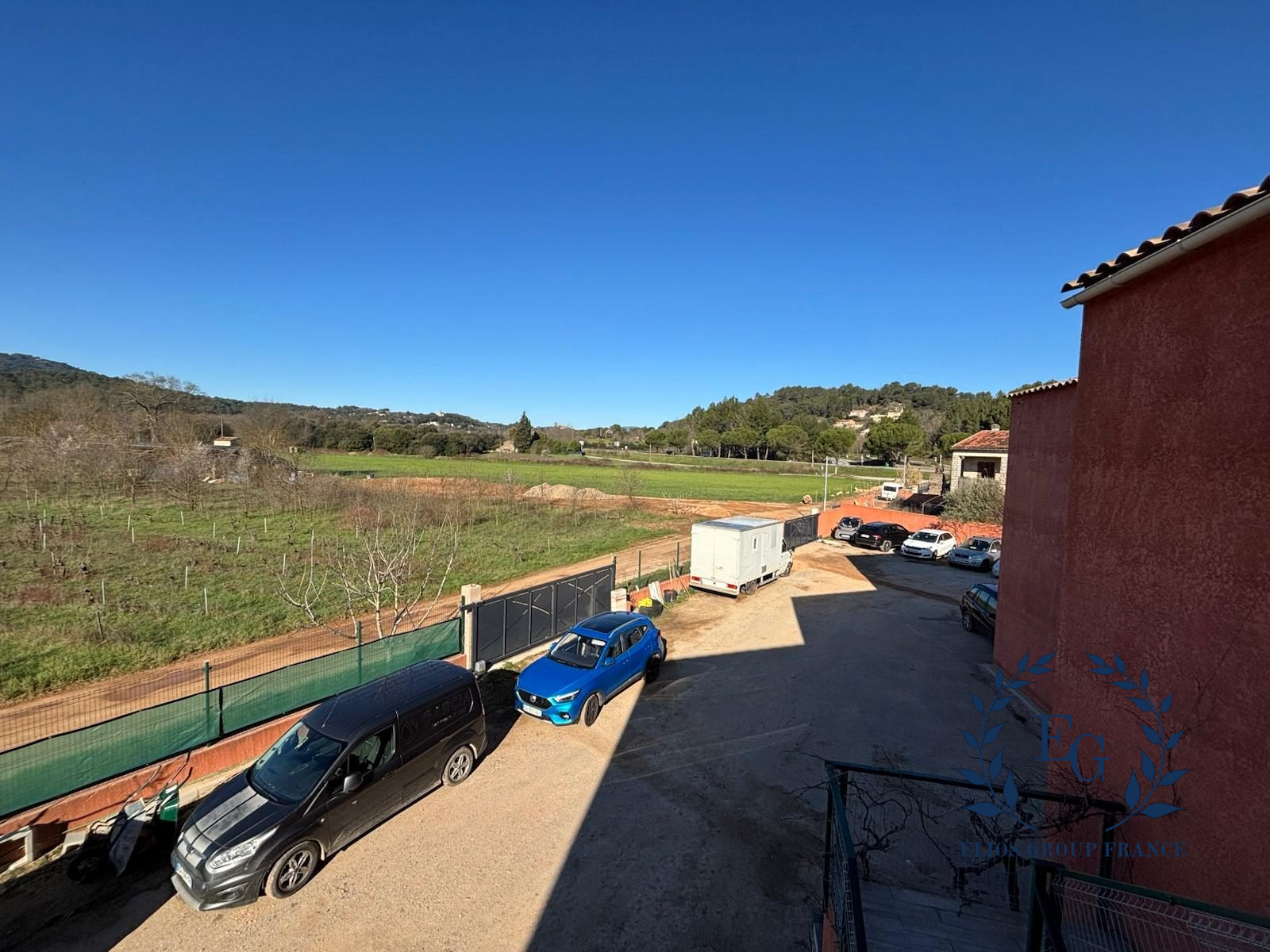 A louer local commercial 9 800 €  Tourves