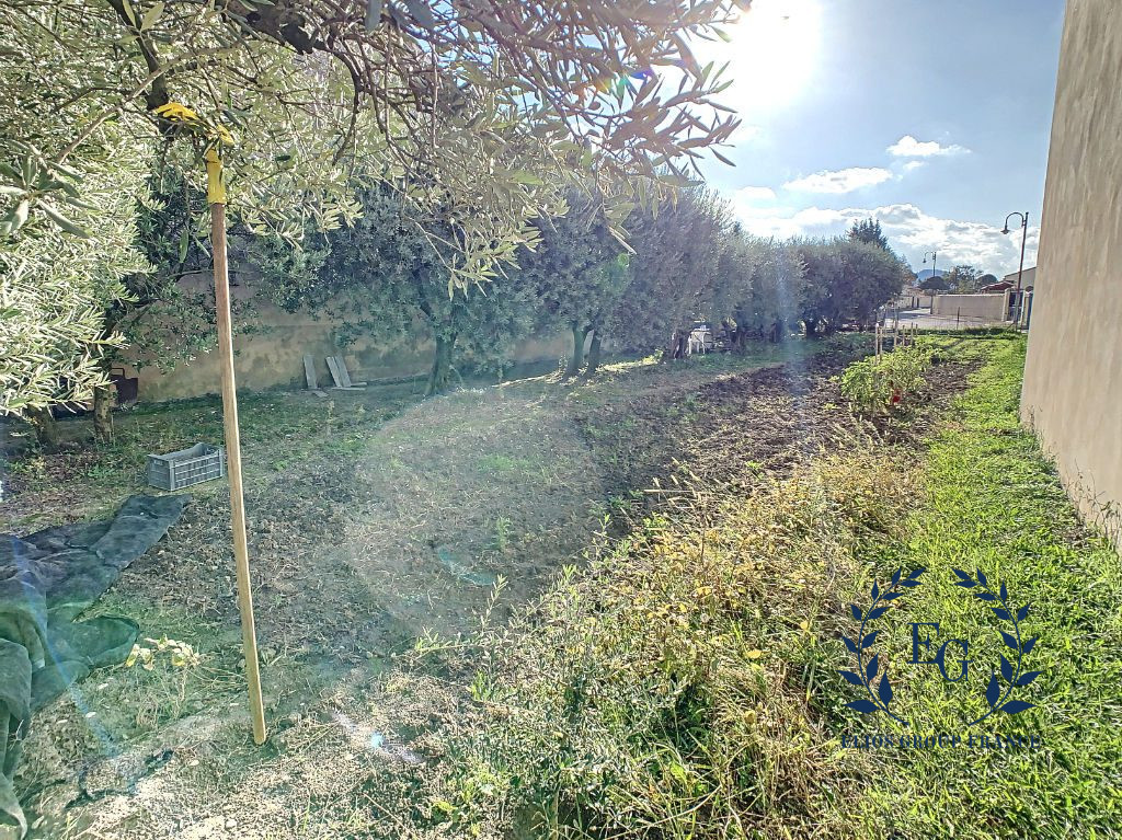 A vendre terrain Cheval Blanc 84460; 169 000 €